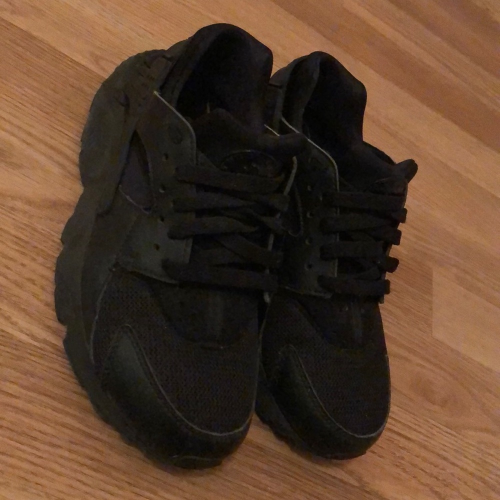 Nike black huraches